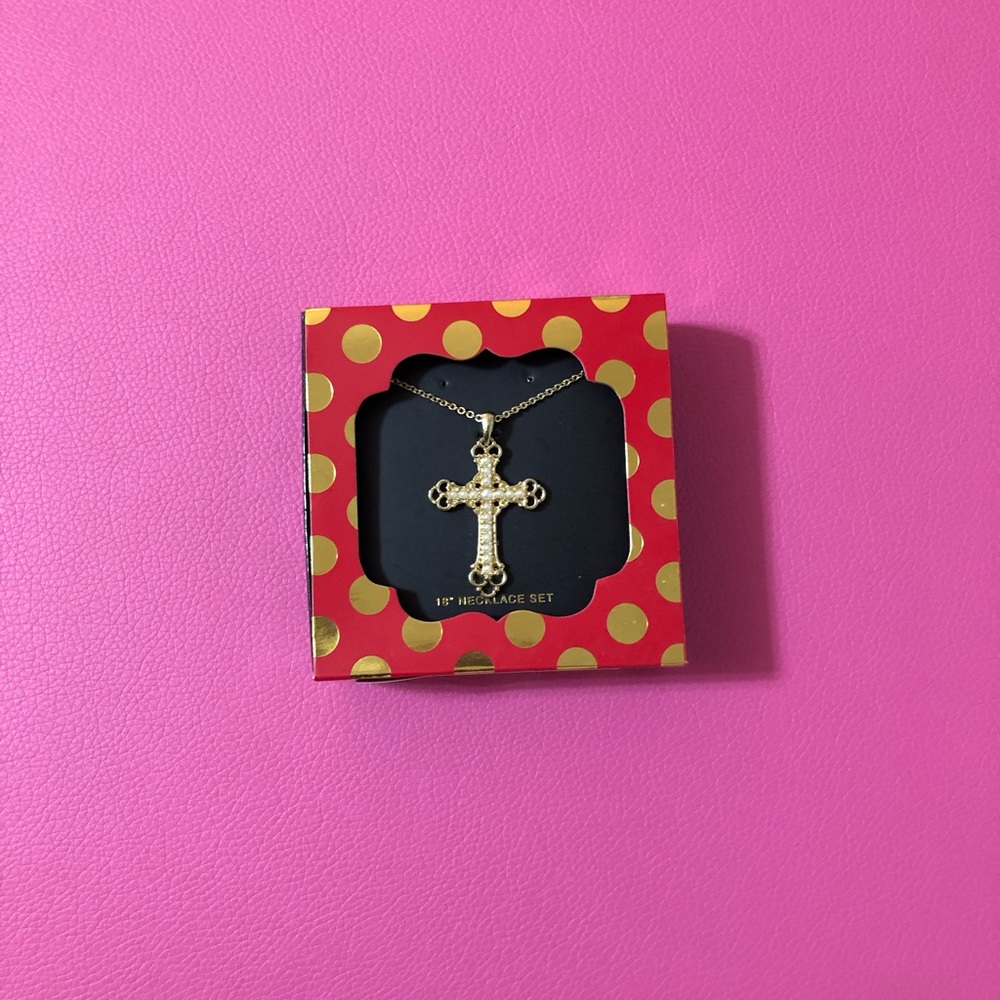 Ladies 18” Necklace w/ Pearl Cross